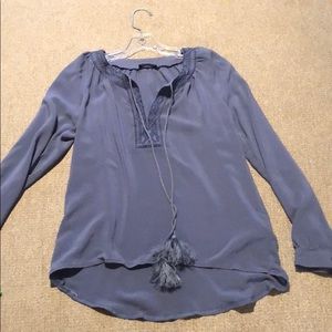 Long sleeve with pretty neck detail and tassels